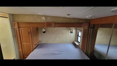 2009 KEYSTONE MONTANA 3075RL   - Photo 41 - Aurora, MO 65605