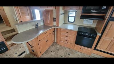 2009 KEYSTONE MONTANA 3075RL   - Photo 28 - Aurora, MO 65605