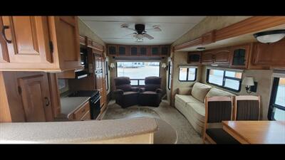 2009 KEYSTONE MONTANA 3075RL   - Photo 9 - Aurora, MO 65605