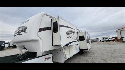 2009 KEYSTONE MONTANA 3075RL   - Photo 5 - Aurora, MO 65605