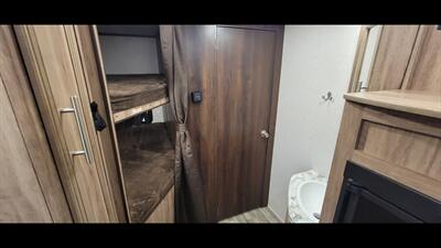 2018 JAYCO JAY FEATHER 22BHM   - Photo 23 - Aurora, MO 65605