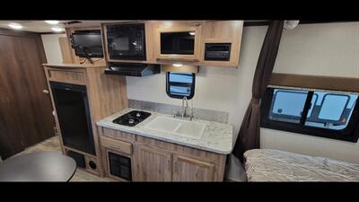 2018 JAYCO JAY FEATHER 22BHM   - Photo 13 - Aurora, MO 65605