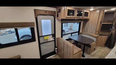 2018 JAYCO JAY FEATHER 22BHM   - Photo 10 - Aurora, MO 65605