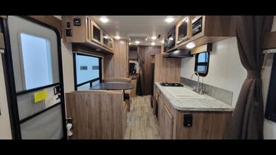 2018 JAYCO JAY FEATHER 22BHM   - Photo 5 - Aurora, MO 65605