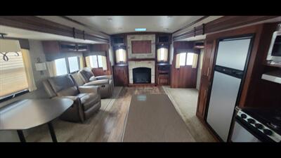 2016 JAYCO EAGLE 338RETS   - Photo 10 - Aurora, MO 65605