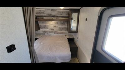 2020 COLEMAN LANTERN 202RD   - Photo 14 - Aurora, MO 65605