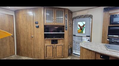 2017 CROSSROADS ZINGER 33BH   - Photo 13 - Aurora, MO 65605