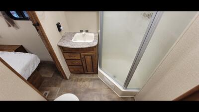 2017 CROSSROADS ZINGER 33BH   - Photo 35 - Aurora, MO 65605