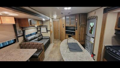 2017 CROSSROADS ZINGER 33BH   - Photo 12 - Aurora, MO 65605