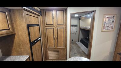 2017 CROSSROADS ZINGER 33BH   - Photo 20 - Aurora, MO 65605