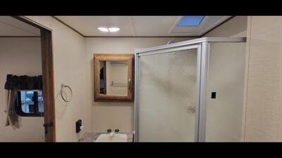 2017 CROSSROADS ZINGER 33BH   - Photo 36 - Aurora, MO 65605