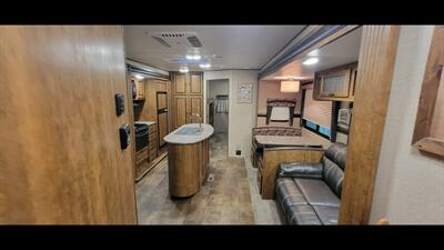 2017 CROSSROADS ZINGER 33BH   - Photo 11 - Aurora, MO 65605
