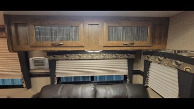 2017 CROSSROADS ZINGER 33BH   - Photo 23 - Aurora, MO 65605