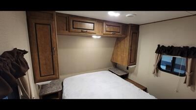 2017 CROSSROADS ZINGER 33BH   - Photo 39 - Aurora, MO 65605