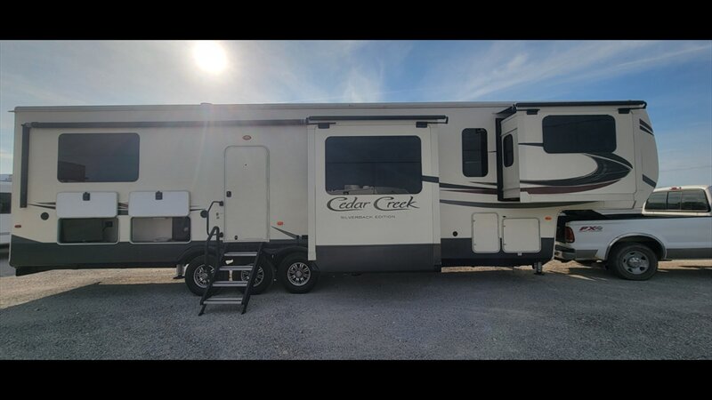 2019 FOREST RIVER CEDAR CREEK 37 RTH  