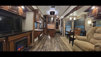 2017 JAYCO PINNACLE 36RSQS - Photo 9 - Aurora, MO 65605
