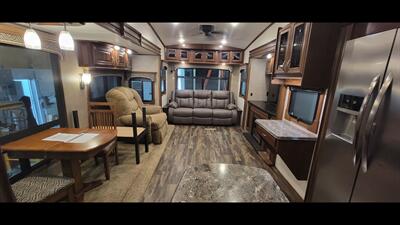 2017 JAYCO PINNACLE 36RSQS - Photo 8 - Aurora, MO 65605