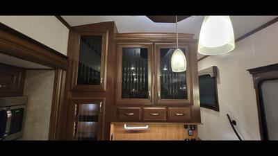 2017 JAYCO PINNACLE 36RSQS - Photo 13 - Aurora, MO 65605