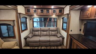 2017 JAYCO PINNACLE 36RSQS - Photo 19 - Aurora, MO 65605
