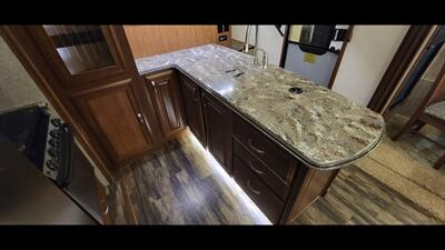 2017 JAYCO PINNACLE 36RSQS - Photo 14 - Aurora, MO 65605