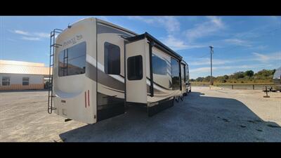 2017 JAYCO PINNACLE 36RSQS - Photo 6 - Aurora, MO 65605