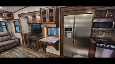 2017 JAYCO PINNACLE 36RSQS - Photo 16 - Aurora, MO 65605