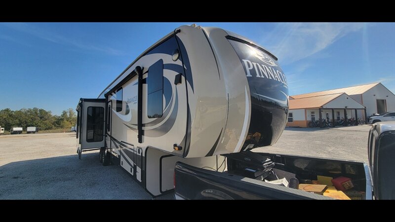 2017 JAYCO PINNACLE 36RSQS  