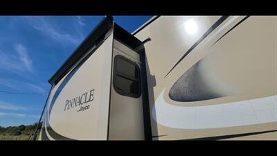 2017 JAYCO PINNACLE 36RSQS - Photo 55 - Aurora, MO 65605