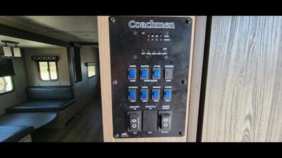 2021 COACHMEN FREEDOM EXPRESS 287BHDS   - Photo 38 - Aurora, MO 65605