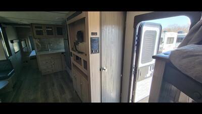 2021 COACHMEN FREEDOM EXPRESS 287BHDS   - Photo 16 - Aurora, MO 65605
