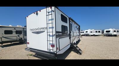 2021 COACHMEN FREEDOM EXPRESS 287BHDS   - Photo 8 - Aurora, MO 65605