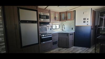 2020 KEYSTONE HIDEOUT 338LHS   - Photo 16 - Aurora, MO 65605