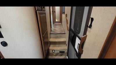 2016 JAYCO NORTH POINT 377RLBH   - Photo 35 - Aurora, MO 65605