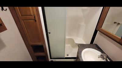 2016 JAYCO NORTH POINT 377RLBH   - Photo 40 - Aurora, MO 65605