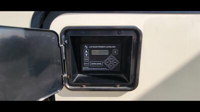 2016 JAYCO NORTH POINT 377RLBH   - Photo 63 - Aurora, MO 65605