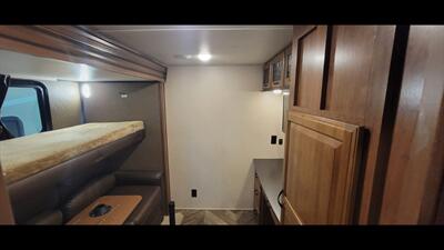 2016 JAYCO NORTH POINT 377RLBH   - Photo 30 - Aurora, MO 65605