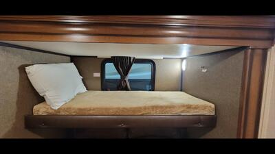 2016 JAYCO NORTH POINT 377RLBH   - Photo 32 - Aurora, MO 65605