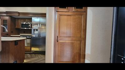 2016 JAYCO NORTH POINT 377RLBH   - Photo 9 - Aurora, MO 65605