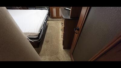 2016 JAYCO NORTH POINT 377RLBH   - Photo 46 - Aurora, MO 65605