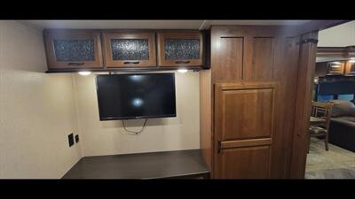 2016 JAYCO NORTH POINT 377RLBH   - Photo 34 - Aurora, MO 65605