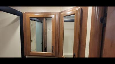 2016 JAYCO NORTH POINT 377RLBH   - Photo 43 - Aurora, MO 65605