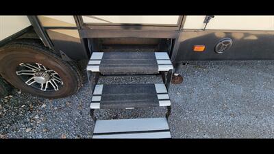 2016 JAYCO NORTH POINT 377RLBH   - Photo 60 - Aurora, MO 65605