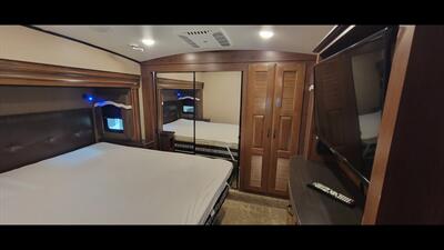 2016 JAYCO NORTH POINT 377RLBH   - Photo 47 - Aurora, MO 65605