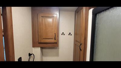 2016 JAYCO NORTH POINT 377RLBH   - Photo 45 - Aurora, MO 65605