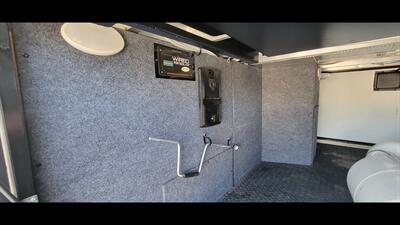 2016 JAYCO NORTH POINT 377RLBH   - Photo 61 - Aurora, MO 65605