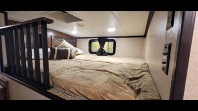 2016 JAYCO NORTH POINT 377RLBH   - Photo 37 - Aurora, MO 65605
