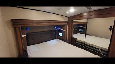 2016 JAYCO NORTH POINT 377RLBH   - Photo 49 - Aurora, MO 65605