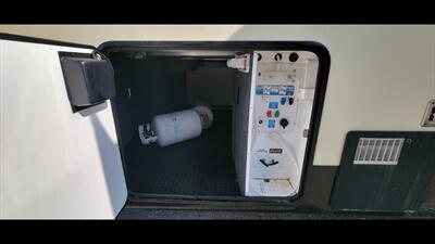 2016 JAYCO NORTH POINT 377RLBH   - Photo 64 - Aurora, MO 65605
