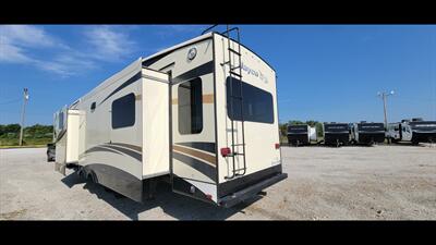 2016 JAYCO NORTH POINT 377RLBH   - Photo 5 - Aurora, MO 65605