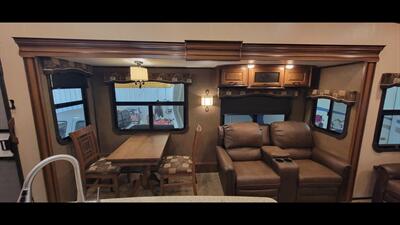 2016 JAYCO NORTH POINT 377RLBH   - Photo 13 - Aurora, MO 65605